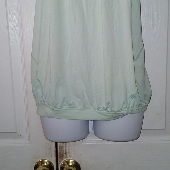 Lululemon Noveau Limits Tank Sea Mist size 4 Never worn - Picture 2 of 12